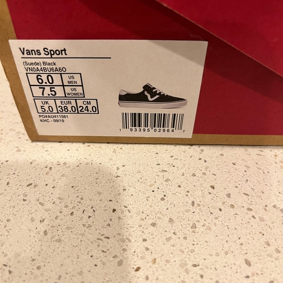 Ladies size 7.5 vans - Picture 2 of 2